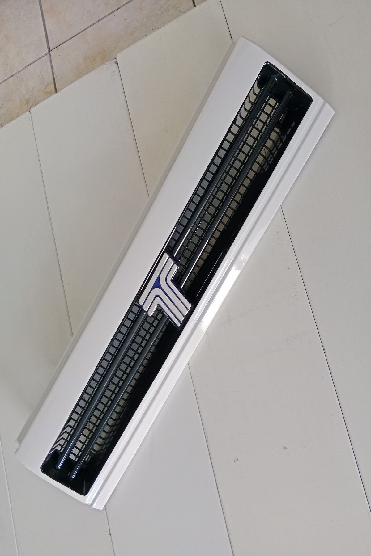 Tofaş Doğan Kartal Slx Şahin S Ön Panjur Yeni Model İki Çizgili Izgaralı Fı210 Beyaz Boyalı