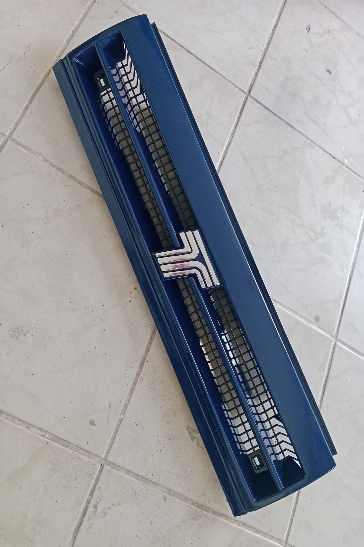 Tofaş Doğan Kartal Slx Şahin S Ön Panjur 3 Bacak,ortadan Çizgili Panjur 474 Akdeniz Mavisi Boyalı